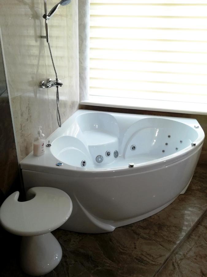 Jacuzzi New Loft Apartcomplex Kaskad, Минск - Центр Города Minsk Exteriér fotografie