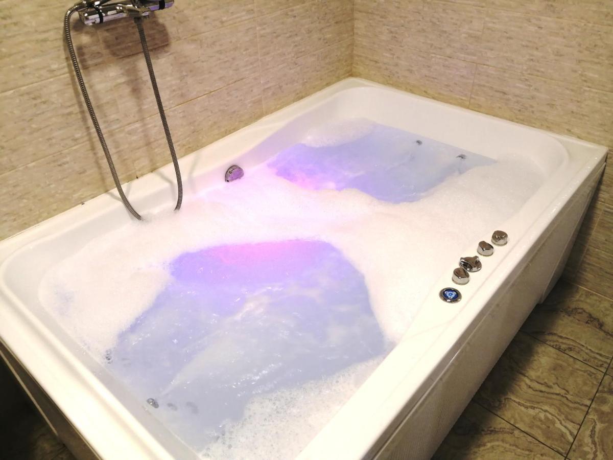 Jacuzzi New Loft Apartcomplex Kaskad, Минск - Центр Города Minsk Exteriér fotografie
